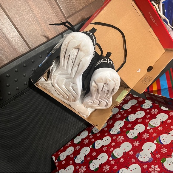 Like new, 4.5 big kid SKECHERS Elite Flex - Wasick shoe in black running sneaker - Picture 9 of 10